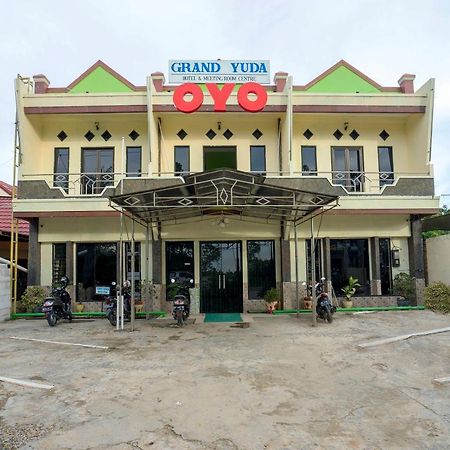 Oyo 2181 Hotel Grand Yuda Samarinda Exteriör bild